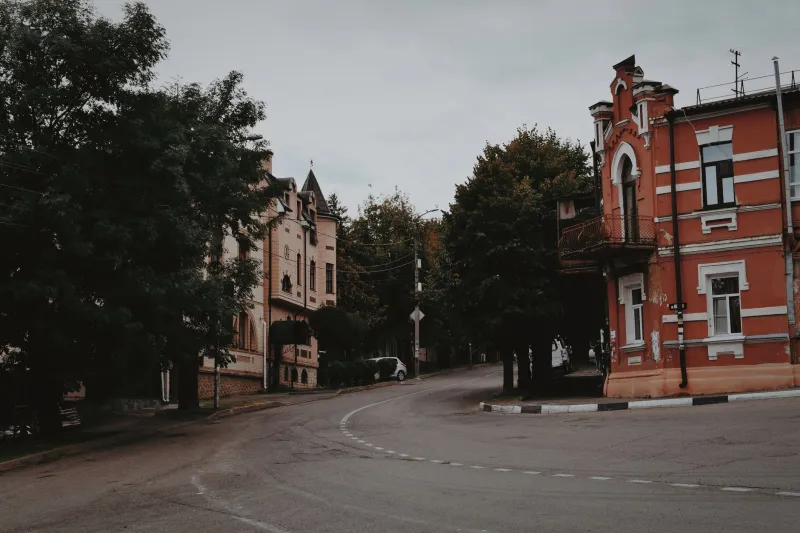 Beyond the Brochure: A Walker's Guide to Mahony's Most Overlooked Neighborhoods